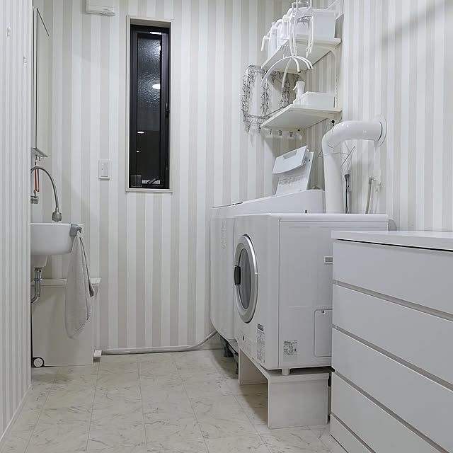 Bathroom,一戸建て,リノベーション,エコハウス,ランドリールーム,時短家事,乾太くん,ストライプの壁紙,ストライプクロス ya_maの部屋