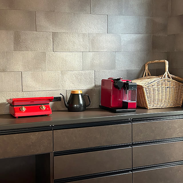 Overview,好きなカラー,ブルーノ ホットサンドメーカー,みて頂き有難うございます(^^),いつもいいね!ありがとうございます♪,窓,調湿する壁,赤,アラジン ポータブルカセットコンロ,ネスプレッソ,ホームベーカリー,ダイケン建具,キッチン,リビング,このカラーが好き!,お気に入り,アラジン,ブルーノ ssの部屋