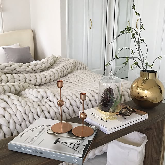 My Desk,古材ベンチ,monochromehome,ガラスドーム,白のチカラ,chunky knit blanket,merino wool,モノトーンに憧れて,モノトーン,H&M HOME,海外インテリアに憧れる,海外インテリア,ホワイトインテリア o_rの部屋