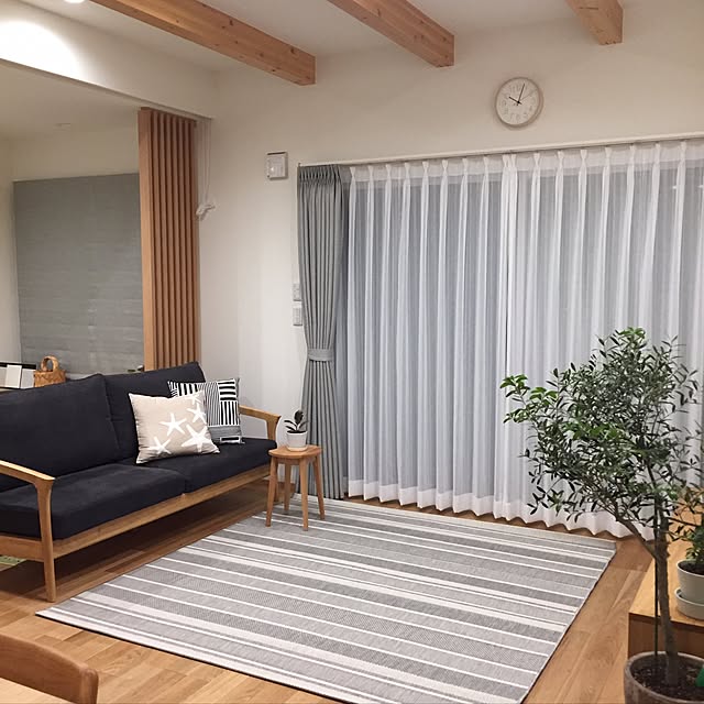 Lounge,夏用ラグ,住友林業,レムノス時計,時計,カーテン,ライブナチュラルプレミアム,スツール,ニトリ,クリッパン,クッション,ソファー,梁,北欧好き,ラグ,植物,グリーン増加計画,オーク,オリーブ eitamanの部屋