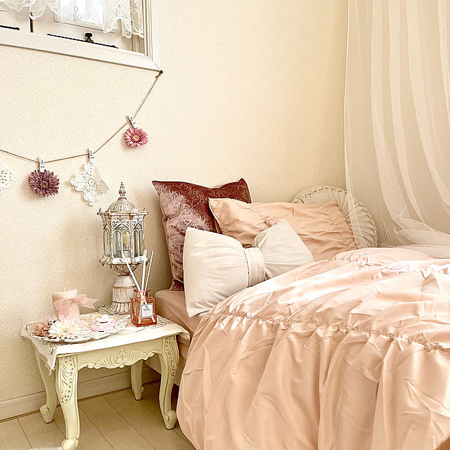 Bedroom,秋のくつろぎ時間,シャビーシック,フレンチシック,暮らしを楽しむ,くすみカラー,くすみピンク,レースのある暮らし,100均アレンジ,セリア,香りのある暮らし,ピンクインテリア,デコホーム,ニッセン,IKEA,冬支度,ディスプレイ,寝室 choco-curiの部屋