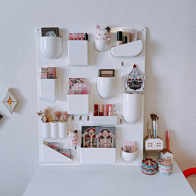 My Desk,コスメ大好き,コスメ,コスメ収納,flower knows,フラワーノーズ,ヴィトラ,Uten.Silo RE II,ウーテンシロ2,ウーテンシロ,Vitra,ときめきアイテム,雑貨,アンティーク,レトロ,一人暮らし,ディスプレイ,カフェ風,ドライフラワー,1K,賃貸,雑貨ディスプレイ,センチメンタルサーカス,推しのいる生活,推し活,推しがいるお部屋,推し活でハッピーに,ヲタクもお洒落に暮らしたい。 shapoの部屋
