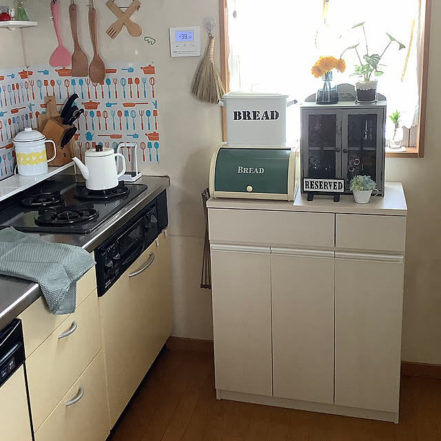 My Shelf,RoomClipショッピング,ジョージジェンセンダマスク,上げ下げ窓,BREAD缶,ガーベラ,紫陽花,野田琺瑯ポトル,キッチンツール,鍋しき,キッチン収納,キッチン雑貨,トステムシステムキッチン,オイル缶,towerお玉&鍋ふたスタンド,山崎実業　タワー　排気口カバー,ニトリさんの分別ペールカウンター,ごみ箱,庭,花瓶,フラワーベース,ガーデン雑貨,いいね&フォローありがとうございます☆,グリーン,プランター,植木鉢 taeの部屋