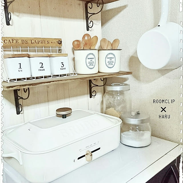 Kitchen,ナチュラルインテリア,ホーロー,100均,ブルーノホットプレート,IKEAのキャニスター,シェルフDIY,ニトリの鍋,ニトリ,イルーシー300,セリアの棚受け,しろが好き*,初心者ですが、よろしくお願いします。,キャンドゥ☆,キャンドゥのキャニスター haru-tanの部屋