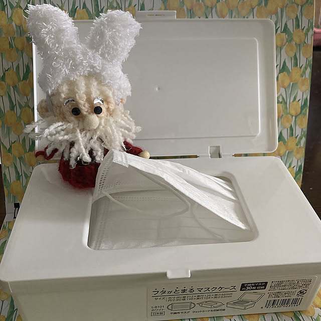 ふたがとまるマスクケース,うさぎサンタさん,ダイソー,ハンドメイド,毛糸,セリア,背景ボード,ぬいぐるみコスチュームもこもこうさみみ,折り紙,あみぐるみ,シーズンオフのサンタさん,スケッチブック,Lounge manduonmaの部屋