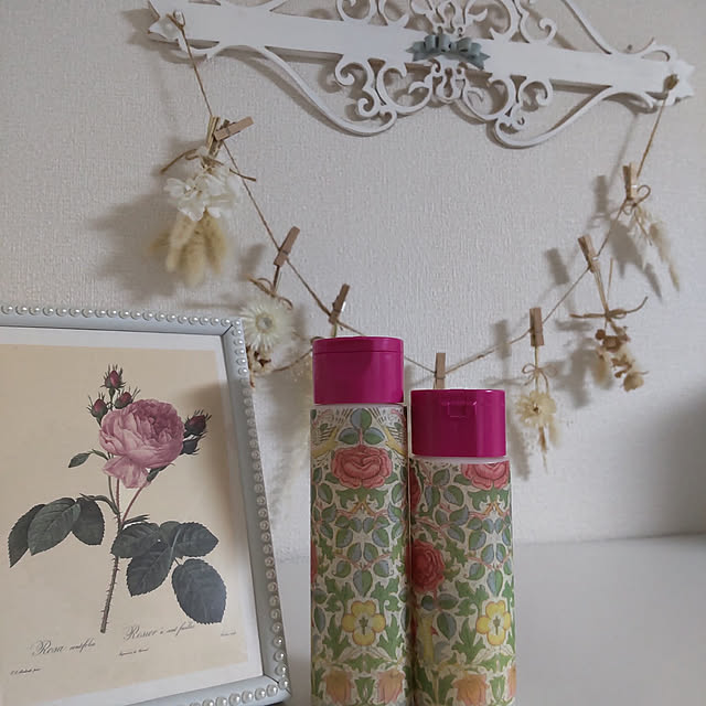 My Shelf,10分でできる,化粧水ボトルリメイク,化粧水と乳液,シートシール,セリア,簡単リメイク,貼るだけ,ボトルおめかし,ウィリアムモリス,ポストカードはルドゥーテ,癒し,Kigiちゃんのむにゅむにゅ,mansakuちゃんのドライフラワー neoyukikoの部屋