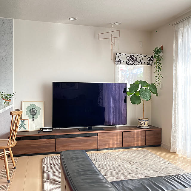山口一郎さんの絵,ブラウンインテリア,テレビ周りの収納,Lounge ai.saの部屋