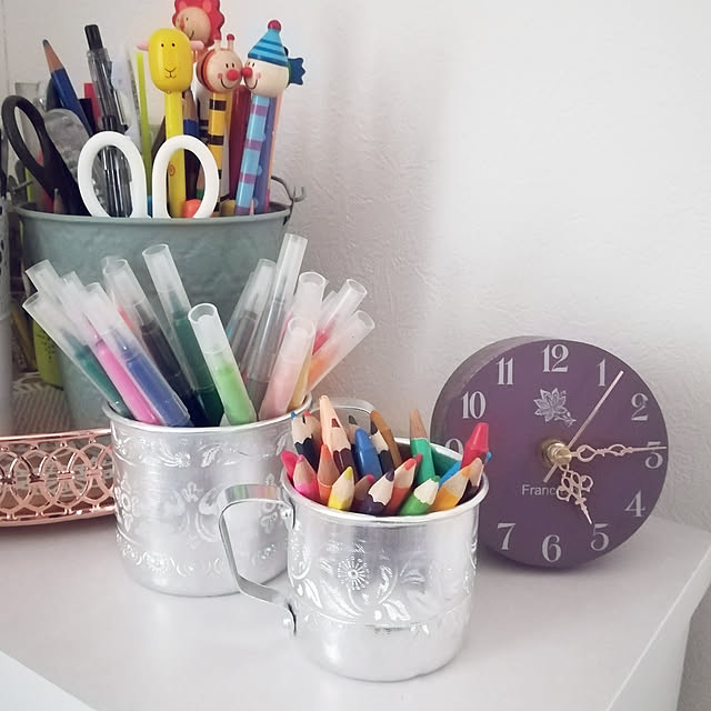 My Desk,BOHO,おもちゃ収納,子供部屋,こどもと暮らす。,色鉛筆,色鉛筆収納,ペン立て,筆記用具,筆記用具収納,アルミ,アルミ雑貨,3COINS,Francfranc,Boho Style,フレンチシック,海外インテリアに憧れる,生活感をなくしたい,フランフラン,ニトリ,IKEA,見せる収納,フライングタイガー,文房具,文房具収納,バターミルクペイント,モロッカン柄,ミカヅキモモコ,ペイント,カラフル 3838の部屋