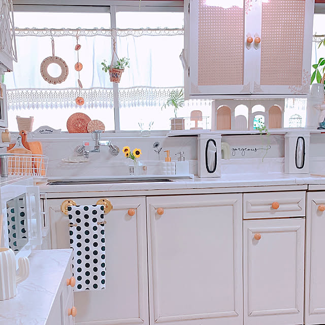 Kitchen,DIYシェルフ,スプレーひまわり,パイナップルオブジェ,ラタンシート,ディスキディアオバタ♡,吊り戸棚DIY,DIYキッチン♡,キッチン,雑貨,観葉植物のある暮らし,いつも見てくださって、感謝です♡,季節を楽しむ暮らし,暮らしを楽しむ♪,みなさんのpicに癒されます✿︎,色使いを楽しむ♡,観葉植物,グリーン,韓国インテリア雑貨,韓国インテリア*:.｡.,ピレアペペロミオイデス,夏 moonの部屋