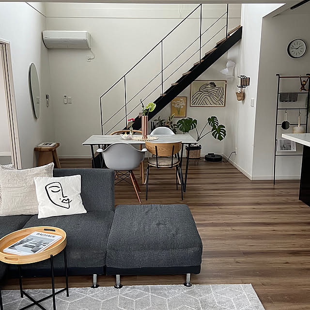 ニュアンスミラー,ラダーハンガー,レムノス時計,RoomClipショッピング,hmhome,吹き抜けのある家,海外風インテリア,好きな部屋で暮らす,コメントお気遣いなく♡,グリーンのある暮らし,デイジーポスター,子どもと暮らす,RoomClip運営チームの皆様に感謝♡,アートポスターのある暮らし,OYOY,スケルトン階段,シンプルモダン,海外インテリアに憧れる,Sofia Lind,モノトーン,ホテルライクに憧れる,快適な暮らし,Overview kahomeの部屋