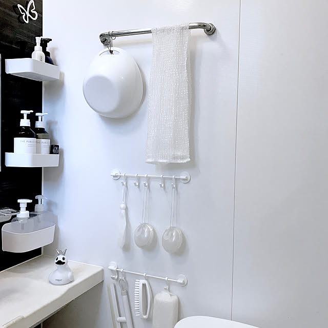 Bathroom,お風呂収納,ホワイト,バスグッズ,お風呂グッズ,モノトーンインテリア,モノトーン,コンラッドダック,バスルーム,マグネット収納,掛ける収納,マグネットフック,スキージー,バスポケット,ホワイト化,ホワイトインテリア,清潔感 mikiの部屋