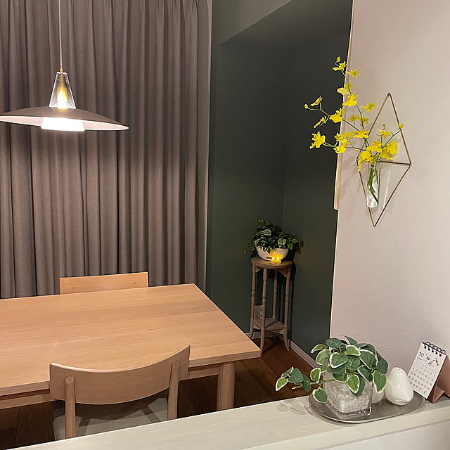 花台,エミリオロバ,木のインテリア,ナチュラル,シンプル,ナチュラルインテリア,お気に入りの場所,癒しスペース,シンプルインテリア,好きな眺め,すっきり暮らす,狭いなりに使いやすく,On Walls,フェイクグリーン hitomi0515の部屋