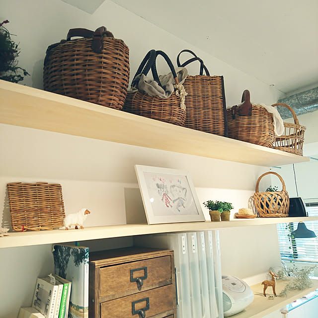 My Shelf,10000人の暮らし,ミニマルライフ,ナチュラルシンプル,塩系インテリア,パイン材床,無垢,北欧,シンプル,リノベーション,朝日が気持ちいい♡,マンションリノベーション karinの部屋