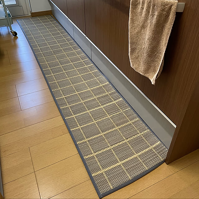 リクシルキッチン,キッチンマット,平屋暮らし,ナチュラルも男前も好き,すっきり暮らしたい,こどもと暮らす,ソファーのある暮らし,イケヒコラグ,平屋,セリア,Kitchen happy.happy.5.5の部屋