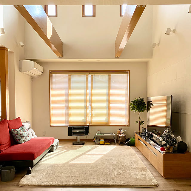 Lounge,暮らしのひとコマ,築15年,子どもと暮らす,すっきり暮らす,好きなものに囲まれて暮らす,子どものいる暮らし,コメントスルーで大丈夫です♡,ニトリ,吹き抜けリビング,タチカワブラインド,フェイクグリーン fuuchanの部屋