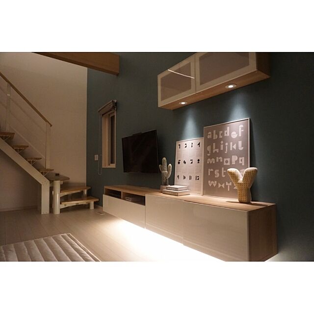 My Shelf,リビング,テレビボード,リビング階段,IKEA,北欧,アクセントクロス,間接照明,DIY uchikoの部屋