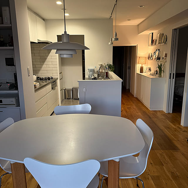 Lounge,セブンチェア,フリッツハンセン アナログ,ルイスポールセン PH4/3,北欧インテリア,マンションリノベーション,イベント参加,おうちをキレイに保つ習慣 nn-homeの部屋