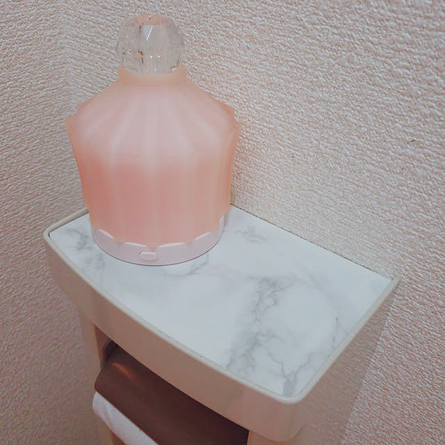 Bathroom,トイレットペーパーホルダー,トイレ,賃貸アパート,ダイソーリメイクシート,大理石風リメイクシート,アロマディフューザー,プチプラ,ピンク innnnの部屋