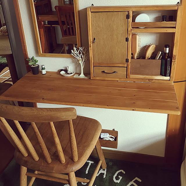 Lounge,メイクボックス DIY,メイク道具の収納,メイクスペース,ドレッサーもどき,ドレッサーDIY,メイクコーナー,2×4材棚,DIY,ナチュラル pochacoの部屋