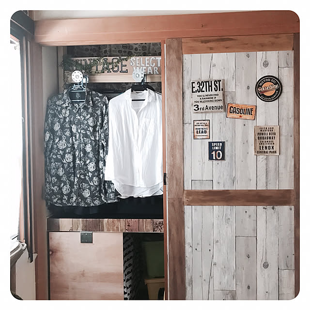 Bedroom,ベッド周りではありません,収納DIY,見せる収納,いいね、フォロー本当に感謝です♡,押入れ収納,男前とナチュラルMIX,男前でも可愛く,Insta→SOYURU-MAMA,可愛く収納,フォロワーさんに感謝♥,ライクミックス,男前,DIY,いいね&コメント喜びます♥,洋服収納,木材が好き,壁紙屋本舗 soyuru-mamaの部屋