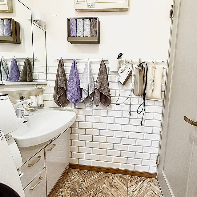 Bathroom,壁面収納,tower マグネットタンブラー,IKEA,フック,タオル収納,タオル掛け,壁紙屋本舗,フロアシート,ヘリンボーン風,Dream Sticker,浮かす収納 hito-hitoの部屋