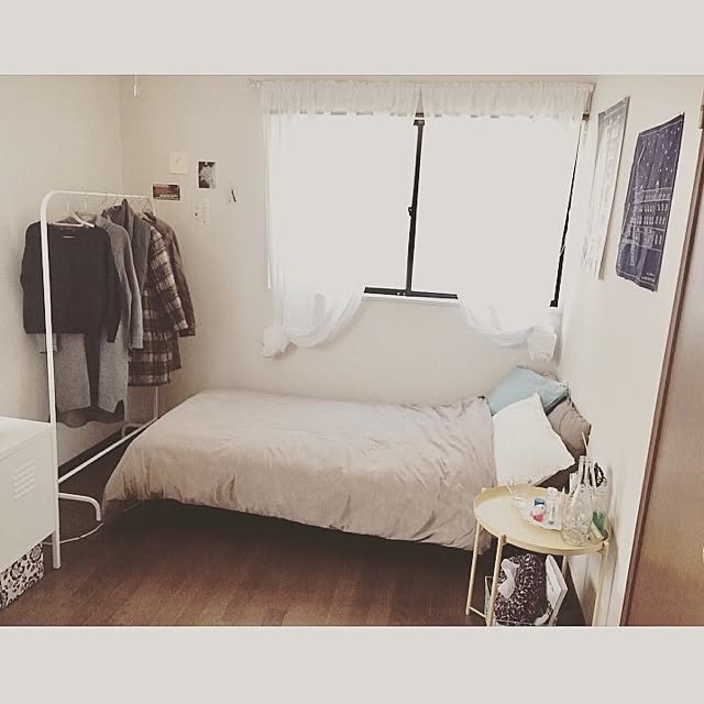 Bedroom,賃貸インテリア,極狭アパート,一人暮らし,6.5畳,無印良品,ウォールデコ,MULIG,IKEA,みせる収納,ポスター,カーテン Yukoの部屋