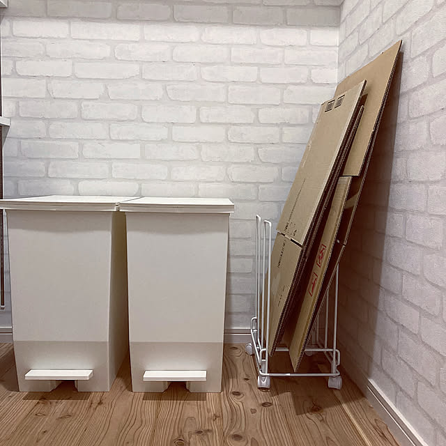 Kitchen,パール金属,ダンボールストッカー,買ってよかったもの,壁紙,模様替え,イベント参加,コメントスルーで大丈夫です♡,収納アイテム,秋,ゴミ箱,パントリー Yasunaの部屋
