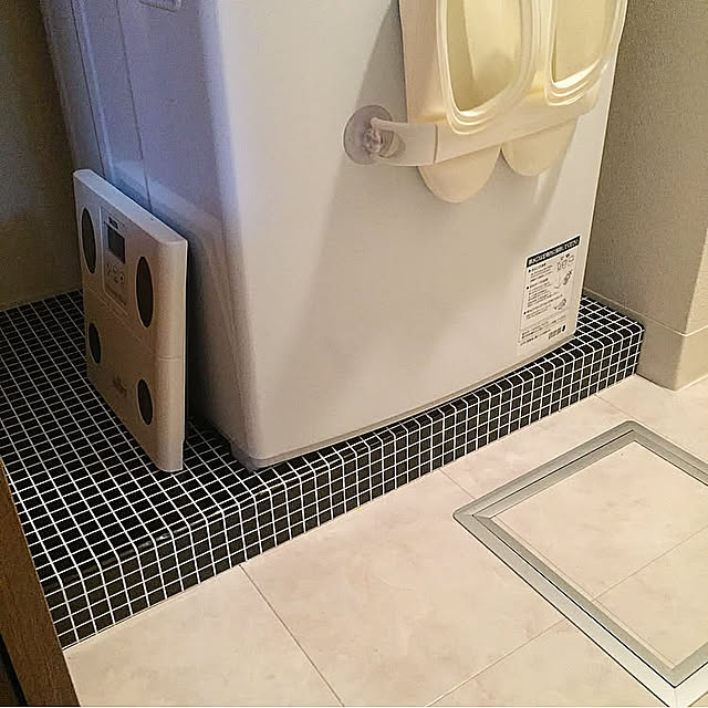 Bathroom,黒タイル風 リメイクシート,リメイクシート,セリア,暮らしの一コマ,製作過程,プラダン,賃貸,洗濯機パン隠し,SPF材,転勤族 Jiaiの部屋