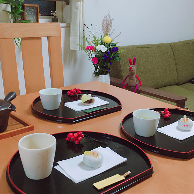 うさぎさん,和菓子と緑茶,食後のお茶時間,鈴ばら,季節を愉しむ,花のある暮らし,中秋の名月,十五夜のお花,狭くても楽しく,お月見のお花,賃貸でも楽しく♪,My Desk,半月盆,ニトリ tokimaの部屋