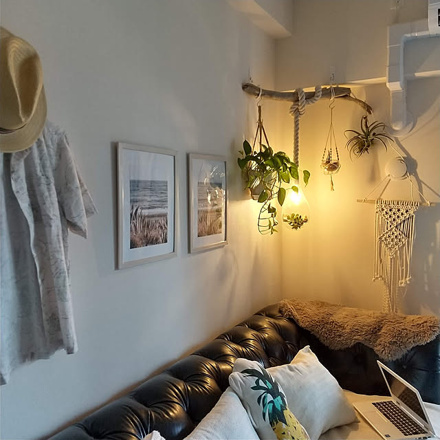 Lounge,わが家の明かり,ボタニカルランプ,照明はいいなぁ♡,海を感じるインテリア,boho styleに憧れる,流木インテリア,照明,夏を感じるインテリア,夏,マクラメタペストリー,アートポスター,preseart,フェイクグリーン,植物のある暮らし,ポトス,いつもありがとうございます♡,見てくださりありがとうございます ˒˒*,壁美人,賃貸インテリア,賃貸マンション,コメントお気遣いなく♡ nobiの部屋
