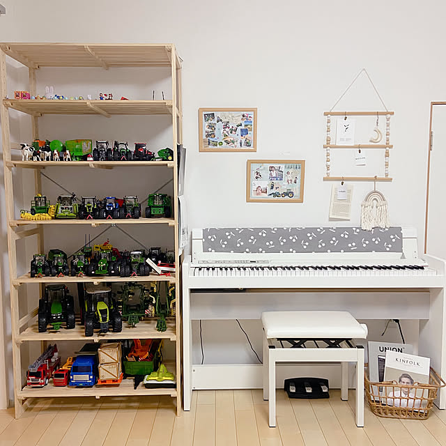 ホワイト×ウッド,KORG,電子ピアノ,車のおもちゃ,SIKU,ボーネルンド,ディスプレイ,コレクション,ミニカー,トラクター,パインラック,ニトリ,こども部屋,こどものいる暮らし,キッズスペース,こどものおもちゃ,My Shelf ikumiの部屋