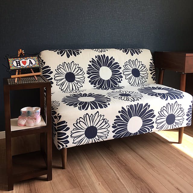 On Walls,イベント用に♡,花柄が好き♡,タイルのイニシャル,お花屋さんにいきたい♡,お靴の花瓶,B CAMPANY,サイドテーブル,チェリー,壁紙,ソファー,Ｄフロア,アクセントクロス hannariの部屋
