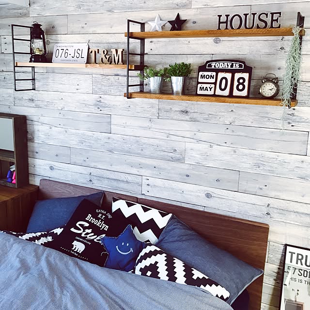 Bedroom,たなDIY,DOUBLEDAY,ランタン,TRUCKポスター,バーンスター,男前,観葉植物のある部屋,無印良品,IKEA,クッションカバー,ベッドルーム,ダイソー,キャンドゥ,セリア,アルファベットオブジェ,観葉植物,観葉植物のある暮らし,crashgate,CRASH CRASH PROJECT,エアープランツ,salut!,ブルックリンスタイル,寝室,アクセントクロス,ニトリ Mossanの部屋