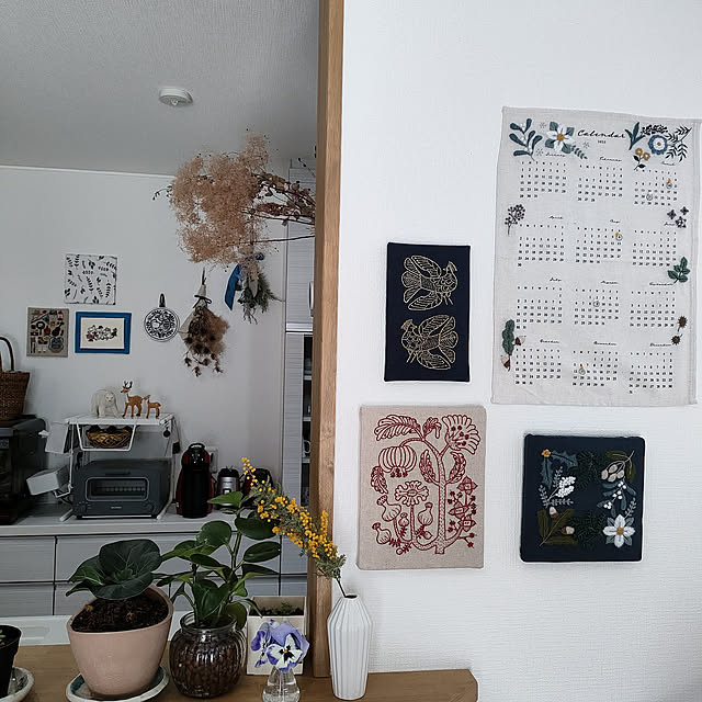 両面テープ,リメイク楽しい,建売住宅,刺繍,普通の建売り,ミモザ,暮らしを楽しむ,趣味を楽しむ,100均,刺繍が好き,日常に感謝,ハンドメイド,新生活,季節を楽しむ,くつろぎ空間,手作り,手刺繍,おうち時間,手芸好き,セリア,ファブリックカレンダー,ファブリックパネル手作り,Kitchen,花瓶 sayan_0321の部屋