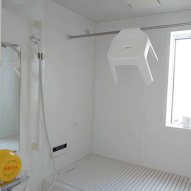 Bathroom,コメントお気遣いなくです❤︎,海外インテリアに憧れる,RoomClipショッピング,いつも見てくれてありがとうございます♡,皆さんとの出逢いに感謝♡,tower,引っ掛け収納,引っ掛け風呂イス,ホワイト,カビ対策,ケロリン桶 mri96の部屋