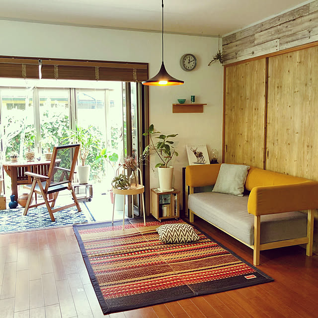 ハウソファ,引き戸リメイク,壁紙屋本舗,Hueホワイトグラデーション,おうち快適化計画,スマート家電,Philips Hue,Bluetooth,照明,心地よい暮らし,い草ラグ,イケヒコ,建売をオシャレにしたい,セルフリフォーム,ヒコラー,サンルーム,ガーデンチェア,山善ガーデン部,Lounge ladybug.の部屋