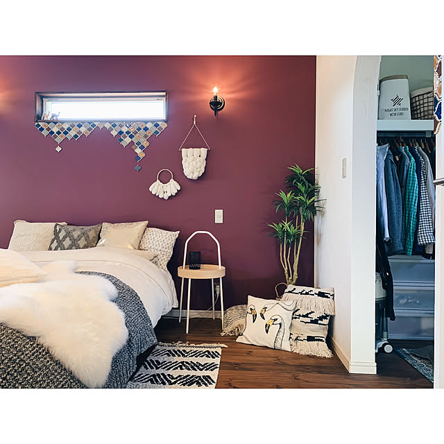 Bedroom,IKEA,アクセントクロス,ニトリ,シンプル,WIC,パイン材,フェイクグリーン,ムートン,ウォークインクローゼット,塗り壁,ウィリアムモリス,無垢材,自然素材,カインズ,木の家,小さなお家,H&M HOME,ラスティック,D.I.Y-TILE,haru711ちゃんのweaving,ラスティックインテリア Reiyaの部屋