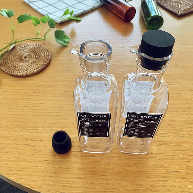 My Desk,新商品買ったよ！,オイル&ビネガーボトル,カラースプレーボトル,キャンドゥ,プチプラ,オイルボトル,セリア,お買い物記録,洗えるレバーキャニスター,スパイスボトル,RoomClip mag 掲載 kaerunoameriの部屋