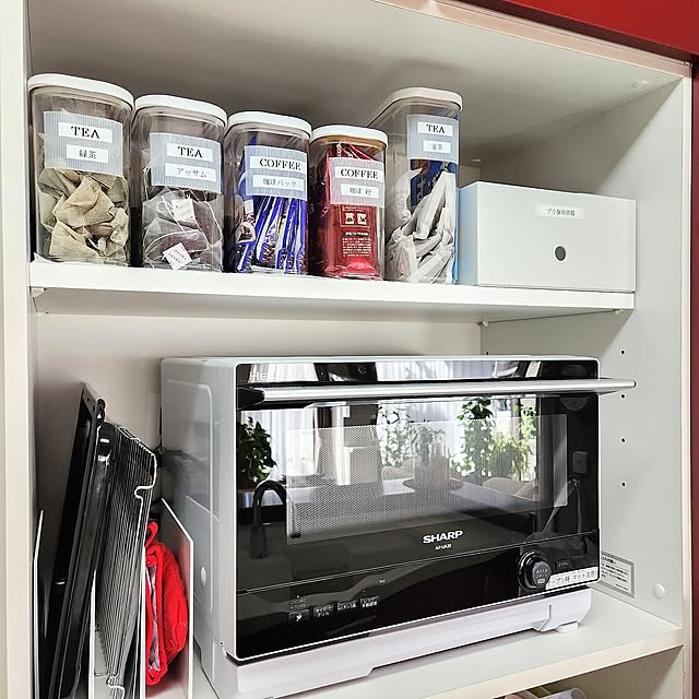 Kitchen,見せる収納,Daiso,保存容器,マンション暮らし,中身が見えるキャニスター,ダイソー保存容器,ヘルシオウォーターオーブン,パッキン付き,キッチン背面収納,家電収納,電子レンジ,無印良品,無印良品仕切りスタンド,整理収納,養生テープとテプラのラベル,ダイソー,シンデレラフィット,キッチン収納,コーヒー収納,お茶収納,飲み物収納 love1017の部屋