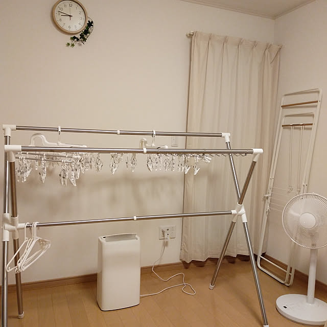 Bedroom,部屋干し,部屋干しスペース,除湿機,扇風機,湿気対策,ニトリ Teaの部屋