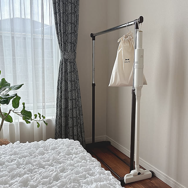 Bedroom,手軽に掃除,BRUNOコンパクトクリーナー,BRUNO,寝室,寝室の一角,ときめきアイテム,ねこのいる暮らし,見ていただきありがとうございます,イイねとフォロー嬉しいです♡,フィカスアルテシマ miyu39の部屋