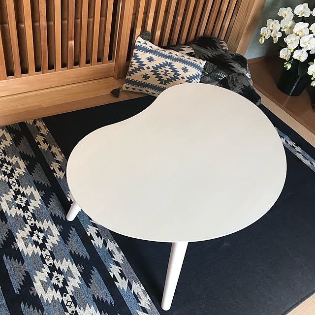 ニトリだらけ,オルテガ柄,和室,ニトリのラグ,小さなこたつテーブル,ビーンズ型のこたつ,光触媒胡蝶蘭,ニトリ,オーダーメイドの格子戸,花のある暮らし,My Desk yukichi.wanwaの部屋