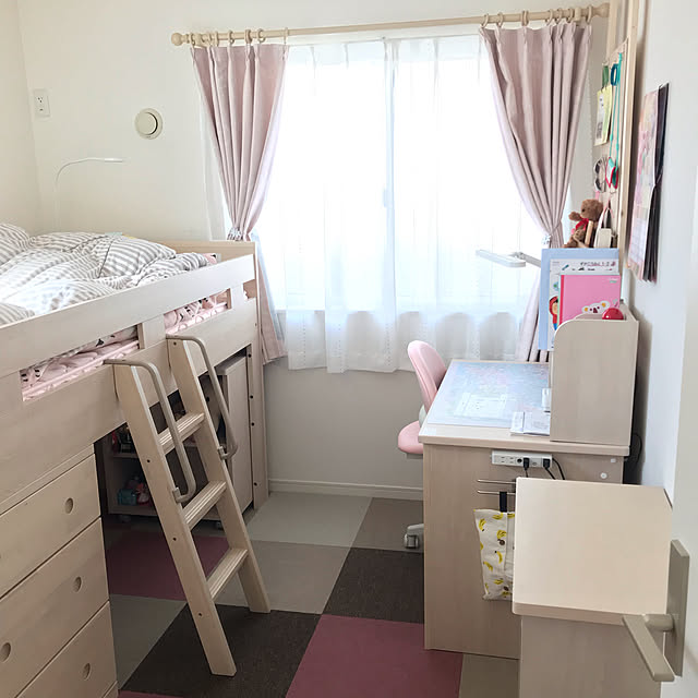 ニトリのカーテン,ニトリ,建売り一戸建て,女の子の部屋,娘の部屋,いつもありがとうございます♡,一年生,こどもと暮らすインテリア,こどもと暮らす,子ども部屋 女の子,キッズルーム,ニトリのタイルカーペット,CottoCOMPO,My Shelf ma-chicoの部屋