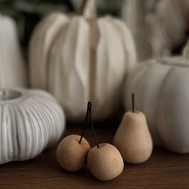 ウッドアロマサクランボオブジェ,ウッドアロマ洋ナシオブジェ,ウッドアロマオブジェ,ウッドオブジェ,セリア,seria,リンゴも あるみたい,行った店に リンゴは なかった,木製,木製雑貨 Kuniの部屋