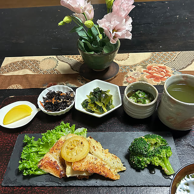 My Desk,萩焼の湯呑み,ニトリの器,ダイソーのスレートプレート,フリーカップを花瓶に,和テイストが好き,花,フラワーベース,秋,アレンジメント,素敵な出会いに感謝♡,花のある暮らし,RCの出会いに感謝♡,出会いに感謝です♡,和の暮らし,笑顔がいちばん！,庭で咲いたトルコキキョウ,ディスプレイ,いつも見てくれてありがとうございます♡,3枚投稿です♡ ritsukoの部屋
