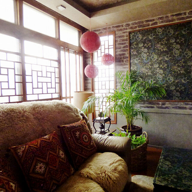 Lounge,観葉植物,壁紙屋本舗,自分でリフォーム,セルフリフォームしたリビング,中国格子窓,窓枠DIY,アレカヤシ,異国情緒,異国情緒溢れる空間,エキゾチック,エキゾチック上海,上海風リビング nikkoriの部屋
