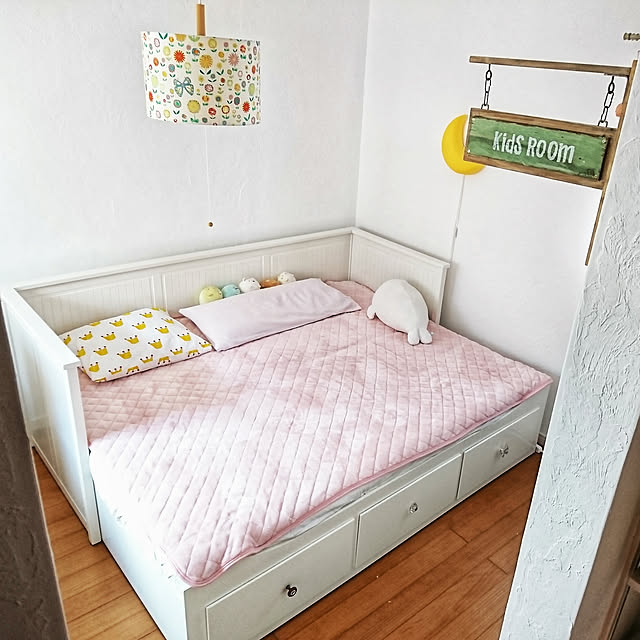 Bedroom,ベルメゾン,あったかマイクロファイバー,敷きパッド,IKEAのベッド,HEMNES,ハンギングサインプレート,Kids Room プレートDIY,子供部屋,女の子の部屋 m-chocoの部屋