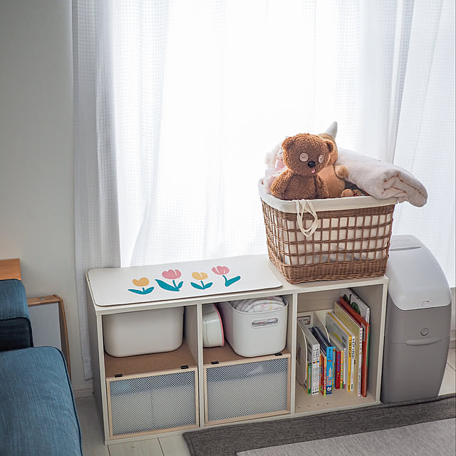 リビングの一角,子供棚,こどものいる暮らし,カラーボックス横置き,カラーボックス,100均,DIY,セリア,カラーボックス DIY,My Shelf,絵本収納,オムツ収納,ダイソー mi3.jpの部屋