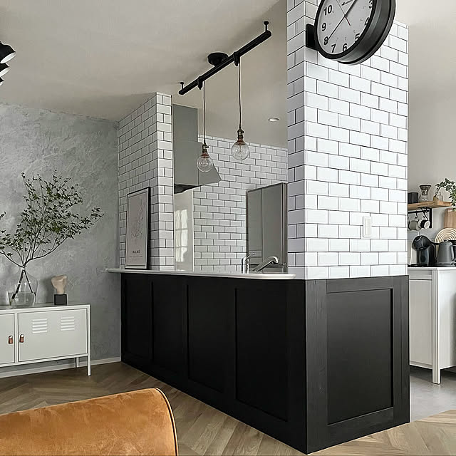 モノトーン,お気に入りのカラー,セルフリノベーション,H&M HOME,漆喰壁DIY,IKEA,ドウダンツツジのある暮らし,セルフリフォーム,漆喰壁,腰壁DIY,グリーンのある暮らし morimiの部屋