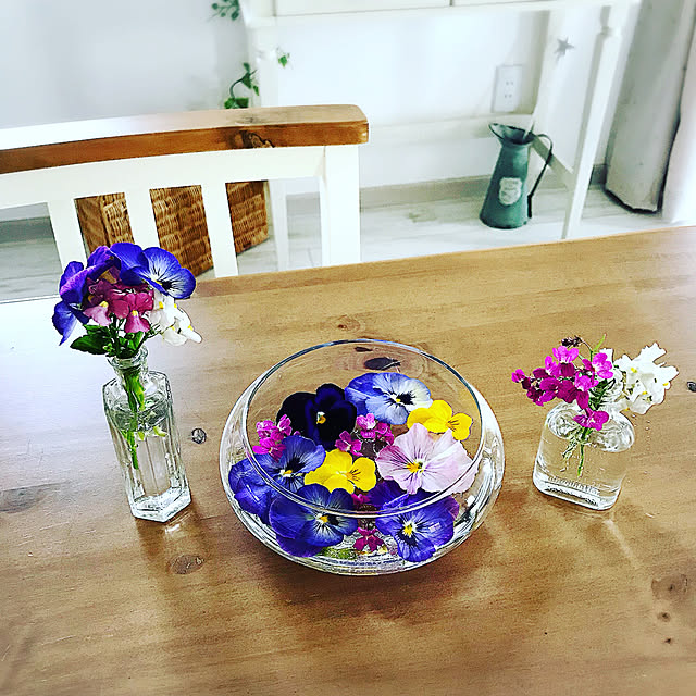 My Desk,花のある暮らし,お花を飾る,花瓶,セリア,フローティングフラワー,海外インテリアに憧れる,パンジーとビオラ,ナチュラル インテリア,絵本に出てくるような家,フレンチカントリー,物語に出てくるようなおうちに憧れる♡,メルヘンカントリー lala.waltzの部屋